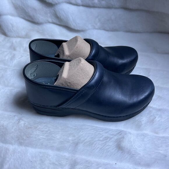 Dansko Black leather Professional Leather Slip-On Clogs EUR size 40 - Picture 1 of 12